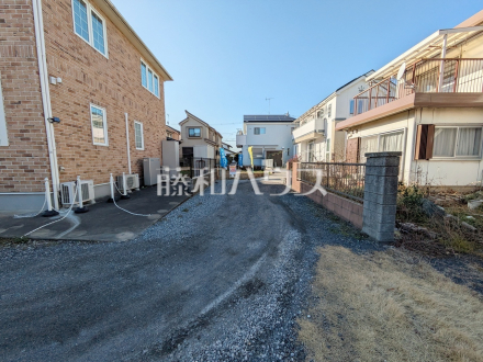 接道状況および現場風景　【八王子市小宮町】当社オリジナルのサポートシステム「セレシス」で、信頼のおける大手ハウスメーカーのご紹介も承ります。／撮影日2026/02/28