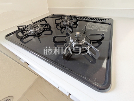 5号棟　キッチンコンロ　【調布市深大寺北町２丁目】／撮影日2026/04/23
