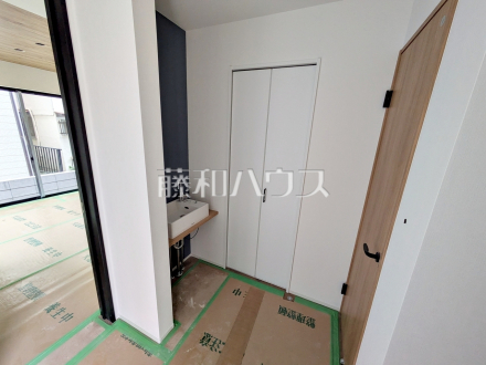9号棟　1F廊下（施工中）　【国立市東３丁目】／撮影日2026/08/30