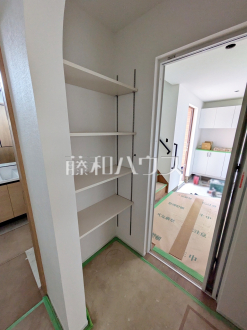 9号棟　パントリー（施工中）　【国立市東３丁目】／撮影日2026/08/30