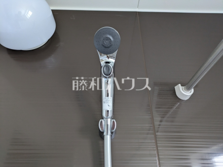 2号棟　スイッチ付シャワーヘッド　【八王子市上野町】　浴室のシャワーは手元で止水ができるスイッチ付シャワーヘッドにより、さらに節水効果がアップします。／撮影日2026/07/11