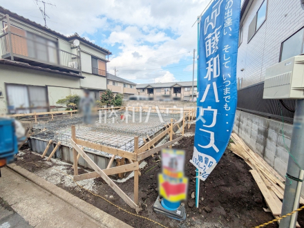 まだまだ建築中ですが、ぜひ現地をご覧になりませんか？基礎・上棟の状態は建築中にしかご覧になれません！ 　【新座市西堀２丁目】／撮影日2026/03/27