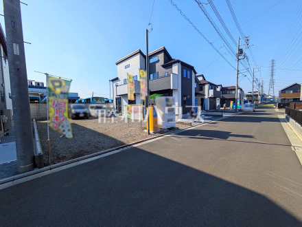接道状況および現場風景(現況：駐車場)　【小平市小川町１丁目】／撮影日2026/03/21