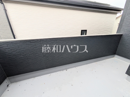 1号棟　バルコニー(施工中)　【福岡市城南区樋井川２丁目】／撮影日2026/05/21