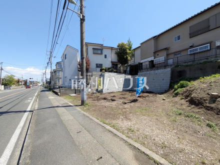 接道状況および現場風景　【日野市三沢３丁目】
お探しの物件に出会うためには、早めのご確認をオススメします。未完成の今のうちにぜひお問合せをお待ちしております。　／撮影日2026/04/16