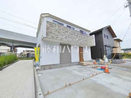 外観　【八王子市長沼町】南道路で、さらに南側にカースペースがあり日当たり良好です。／撮影日2026/04/24