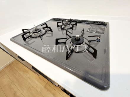 1号棟　キッチンコンロ　【府中市浅間町４丁目】／撮影日2026/04/10