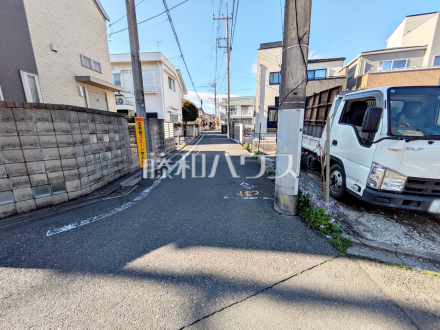 接道状況および現場風景（西側接道）　【西東京市南町２丁目】／撮影日2026/04/02