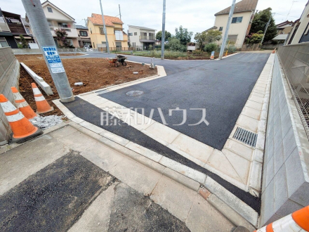 接道状況および現場風景　【東村山市野口町３丁目】 物件の事、諸費用の事など、小さな疑問もお気軽にご連絡・ご相談下さい。 ／撮影日2026/08/30
