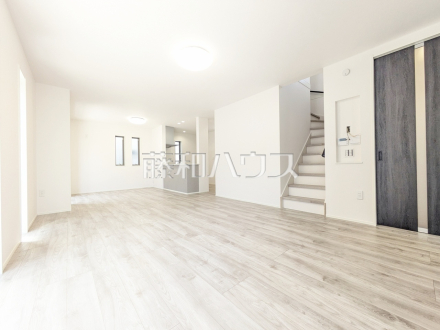 いよいよ完成！高気密・高断熱を体感。清瀬の静かな低層エリアで叶える、理想の2階建
リビング
1号棟　リビング　【清瀬市下宿１丁目】／撮影日2026/04/20