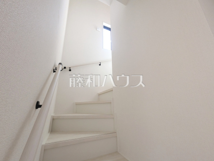 13号棟 手摺付き階段 【新座市野火止3丁目】/撮影日2026/07/19
