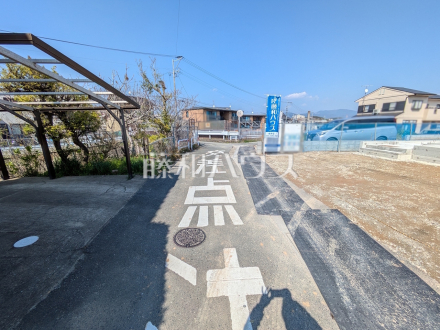 接道状況および現場風景　【糟屋郡粕屋町花ヶ浦２丁目】／撮影日2026/04/02