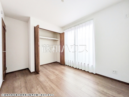 居室にはクローゼットを完備し、家具を置くスペースが確保しやすい設計がされております。　【練馬区大泉学園町６丁目】／撮影日2026/04/10