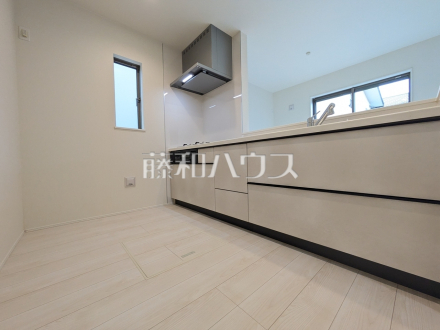 1号棟　キッチン　【八王子市西寺方町】／撮影日2026/08/31