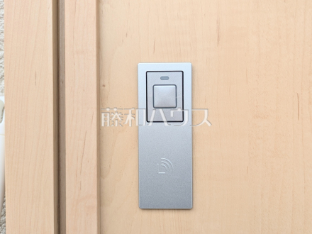 玄関リモコンキー　玄関リモコンキーは近づくだけで自動開閉。重たい荷物がある時も便利です。 ／撮影日2026/07/03