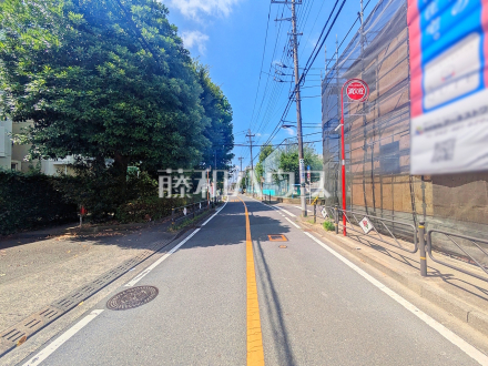 接道状況および現場風景　【調布市富士見町３丁目】／撮影日2026/07/26