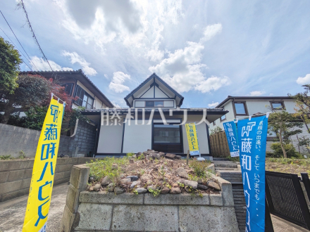 外観　【日野市南平９丁目】
日本風の要素を取り入れながら、今時のスタイリッシュさも加味した和モダンなデザイン。自然に馴染む配色で木材などの和素材も取り入れ、手軽に和の雰囲気を楽しめます。／撮影日2026/04/26