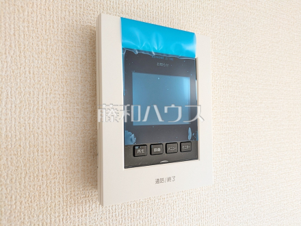 9号棟 TVモニター付インターホン 【国分寺市北町4丁目】 モニターで来訪者の顔を確認できるTVモニター付インターホン。録画機能付きなので、不在時の訪問も後から確認できて安心です。/撮影日2026/09/25
