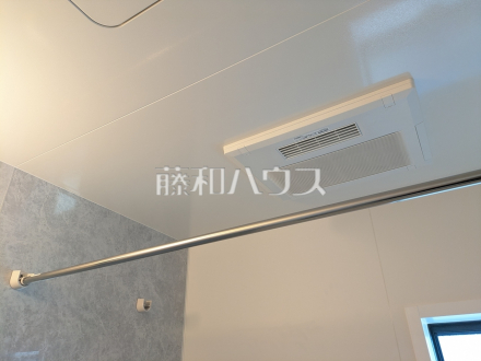 浴室換気乾燥暖房機　換気機能によってバスルーム内のカビの発生を抑制できます。夜間や雨天時の洗濯物の乾燥に便利な乾燥機能も装備。／撮影日2026/07/09