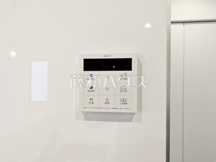 3号棟 給湯器リモコン 【武蔵野市桜堤3丁目】 便利な追いだき機能付きオートバス。予約設定も可能なので、帰宅後すぐに入浴できるようお湯を張っておくことができます。/撮影日2026/10/02