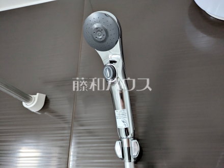 1号棟 スイッチ付シャワーヘッド 【日野市日野台2丁目】 浴室のシャワーは手元で止水ができるスイッチ付シャワーヘッドにより、さらに節水効果がアップします。/撮影日2026/10/29