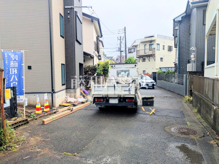 ≪接道状況≫前面道路5.7ｍと建物までの距離も広く、開放感に溢れた街並み♪　【府中市本町２丁目】／撮影日2026/05/01