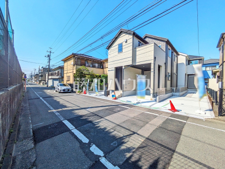 接道状況および現場風景 前面道路6mなので、運転が少し苦手な方でも運転・駐車がしやすそうですね。 【八王子市散田町5丁目】/撮影日2026/05/15