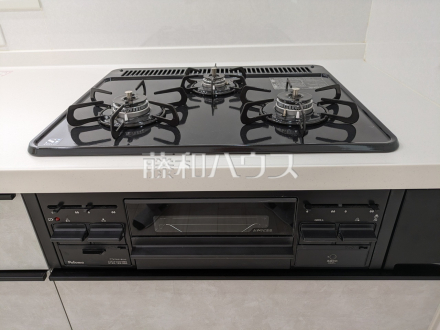 2号棟　キッチンコンロ　【宜野湾市野嵩４丁目】／撮影日2026/05/14