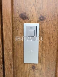 2号棟　スマートキー　【宜野湾市野嵩４丁目】　鍵をかざすだけで簡単に解錠ができ、防犯性と利便性を兼ね備えているスマートキー／撮影日2026/05/14