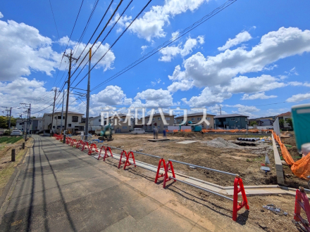 ≪接道状況≫周囲に高い建物のないエリアのため、空が大きく感じます。【府中市是政６丁目】／撮影日2026/05/11