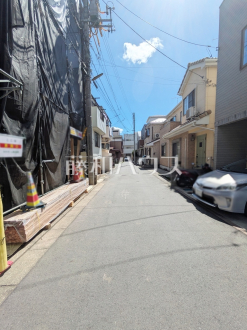 一戸建ての多いエリアのため、静かで落ち着いた雰囲気の街並みです。 【朝霞市膝折町2丁目】/撮影日2026/08/07