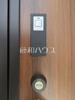 4号棟　スマートキー　【うるま市字西原】　かざすだけで簡単に解錠ができ、防犯性と利便性を兼ね備えているスマートキー／撮影日2026/06/29