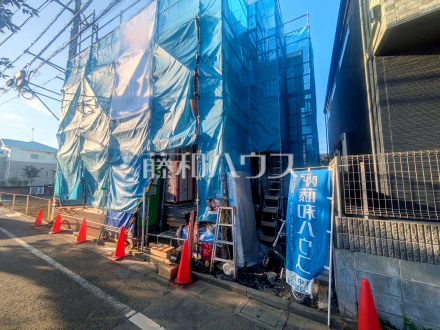 ≪現地外観≫まだまだ建築中ですが、ぜひ現地をご覧になりませんか？基礎・上棟の状態は建築中にしかご覧になれません！ 　【府中市押立町５丁目】／撮影日2026/07/10