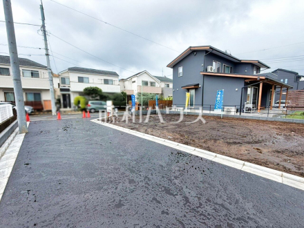 現場風景　【東久留米市本町４丁目】 建物のプレゼンをさせていただきますので、実際の完成イメージを思い描いていただくことができます。お気軽にお問合せ下さい。 ／撮影日2026/07/04