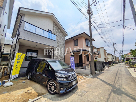 接道状況≫分譲地周辺は4ｍ道路と一戸建住宅が建ち並ぶ閑静な住宅街となっており車の通りも少なく安心してお住まい頂ける環境が広がっております。【府中市本町２丁目】／撮影日2026/07/16