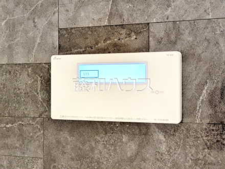 給湯器リモコン　【朝霞市三原３丁目】　お湯の温度設定や追いだき・ふろ自動運転のほか、浴室との呼び出し機能などが搭載された高機能タイプです。／撮影日2026/10/08