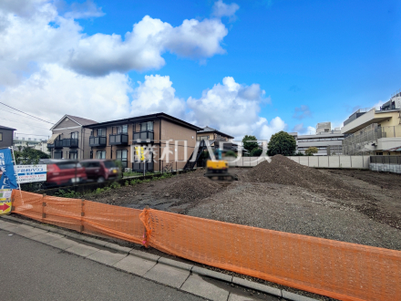≪現場風景≫京王線「仙川」駅 徒歩5分、この恵まれたロケーションによる幸福感は、毎朝の通勤時にしっかりと感じられるのではないでしょうか。　【調布市仙川町２丁目】／撮影日2026/07/05