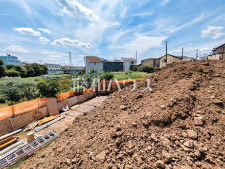 現場風景【東久留米市新川町１丁目】ぜひ実物をご覧いただきたく思います。喜んでご案内いたしますのでお気軽にお問合せ下さい。／撮影日2026/08/20