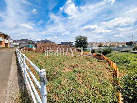 現場風景　【東久留米市新川町１丁目】 建物のプレゼンをさせていただきますので、実際の完成イメージを思い描いていただくことができます。お気軽にお問合せ下さい。 ／撮影日2026/08/20