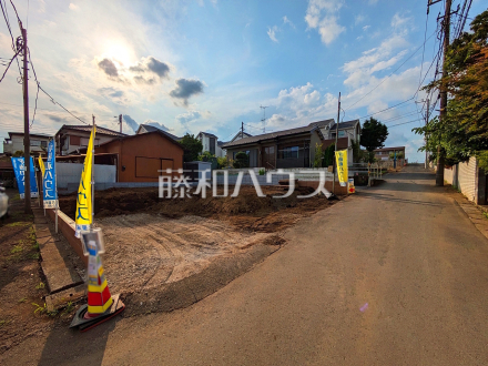 接道状況および現場風景　【東久留米市小山２丁目】周辺には幼稚園・保育園や公園があり、子育て中のご家族にとって嬉しい環境です♪／撮影日2026/06/19