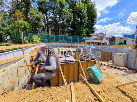 外観/ 現在建築中につき、完成後には確認できなくなる構造部分などがご覧いただけます。完成後の内覧とは違った視点での現地見学が可能です。 　【杉並区上井草２丁目】／撮影日2026/08/07