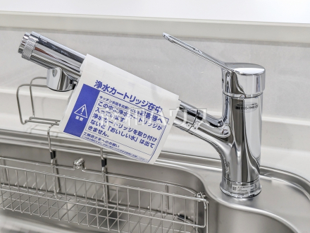1号棟　浄水器一体型水栓　【うるま市勝連平安名】　いつでもおいしいお水が飲める浄水器一体型水栓も完備 
／撮影日2026/07/03