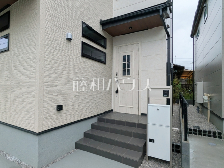 1号棟　玄関　【三鷹市大沢５丁目】／撮影日2026/09/07