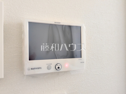太陽光・蓄電池電力モニタ 【武蔵村山市大南4丁目】 太陽光発電で家庭で使う電力の一部をまかなえます。/撮影日2026/10/15