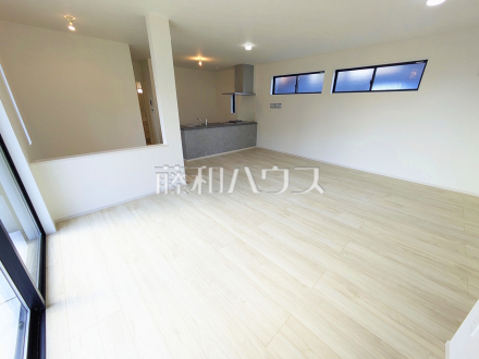 リビング(施工中)　　【春日井市牛山町】／撮影日2026/10/10
