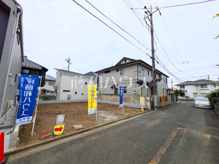 ≪接道状況≫　周囲に高い建物のないエリアのため、空が大きく感じます。【府中市西原町４丁目】／撮影日2026/08/03