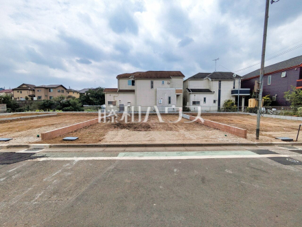 2号地　現地写真　戸建住宅が立ち並ぶ住宅地。静かな時間の流れ。ゆっくりと傾きを変えていく陽の光が清楚な家々を色鮮やかに演出してくれます。【東久留米市南沢１丁目】／撮影日2026/07/24