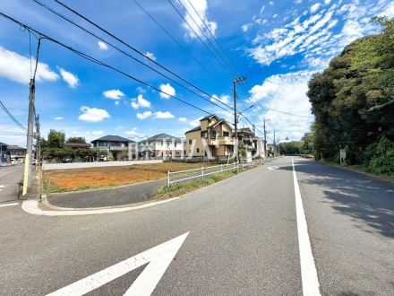 接道状況および現場風景　【東久留米市下里３丁目】ぜひ実物をご覧いただきたく思います。喜んでご案内いたしますのでお気軽にお問合せ下さい。／撮影日2026/08/09
