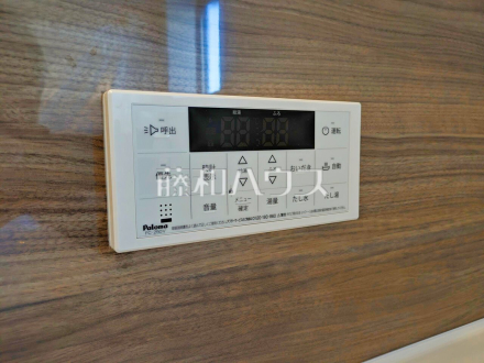 浴室給湯リモコン 追焚き機能付きなので、生活時間の違う家族に便利です。 /撮影日2026/10/11