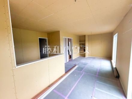 建築中リビング 【東久留米市八幡町3丁目】 平日のご案内も可能です。まずはお気軽にお問合せ下さいませ。 /撮影日2026/08/27